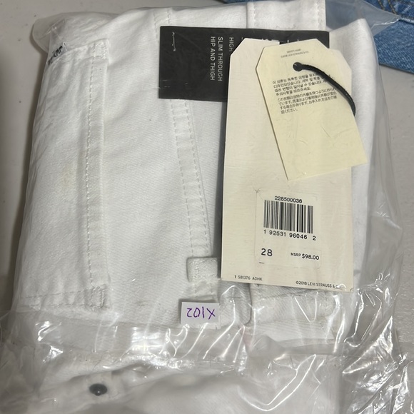 Levi's 721 High Rise Skinny Jeans in Keep Dreaming - Picture 2 of 7